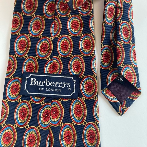 Burberrys of London Vintage Navy Blue Silk Neck Tie Red Flowers Hand Sewn In USA - Picture 4 of 7